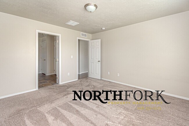 Building Photo - Great Nampa Rental with 3 car garage