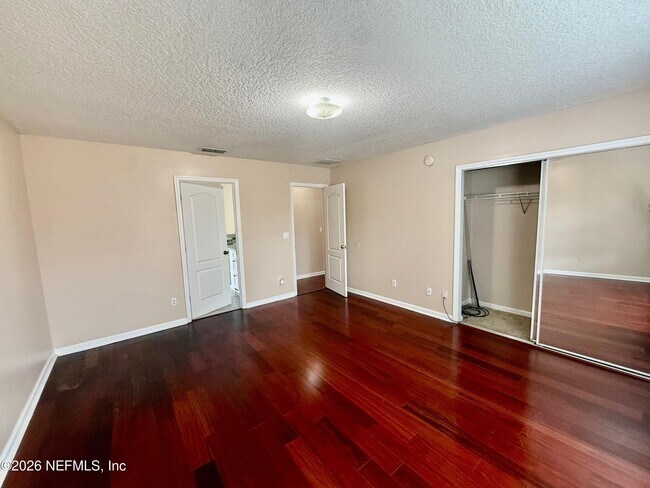 Building Photo - 12856 Chets Creek Dr N