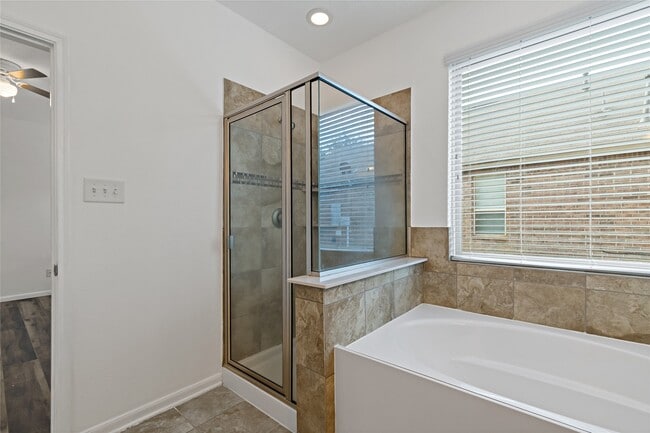 Building Photo - 25435 Autumn Woods Dr