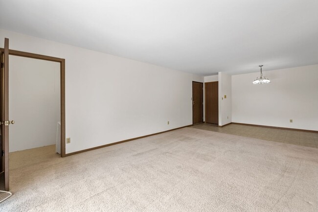 Building Photo - Upper 2 Bedroom 1.5 Bathroom Apartment  Available