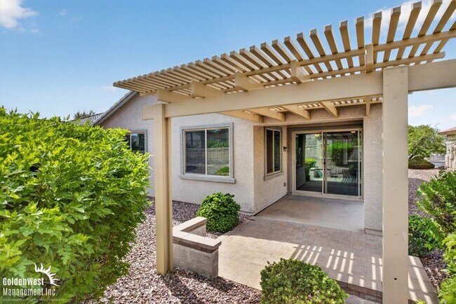 Building Photo - Beautiful 2Bdm 2Ba Home with Covered Backyard Patio in Buckeye - LOCATED IN A 55+ YEARS COMMUNITY.