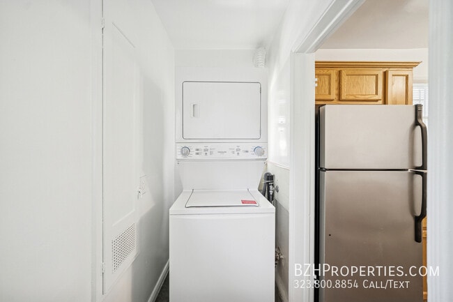 Building Photo - 7758 Rosewood Ave