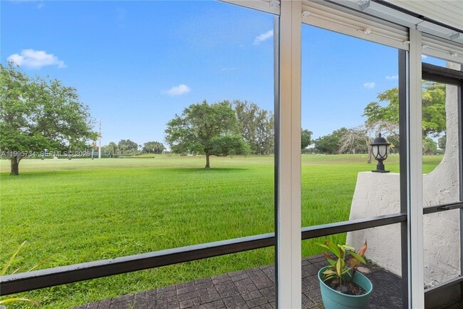 Building Photo - 9200 N Hollybrook Lake Dr