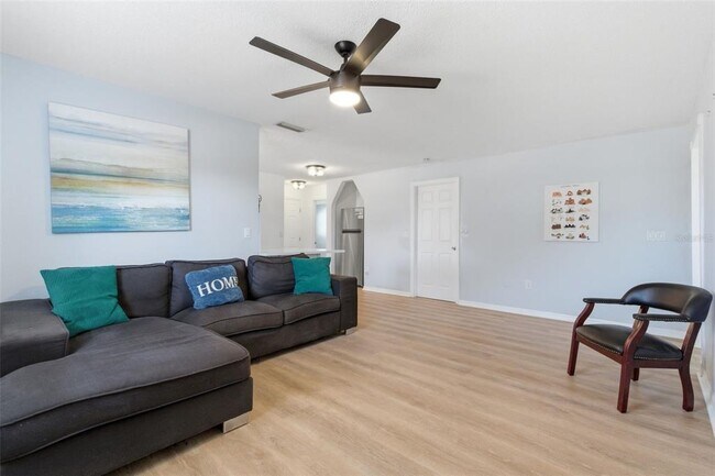 Building Photo - 2227 Montclair Dr