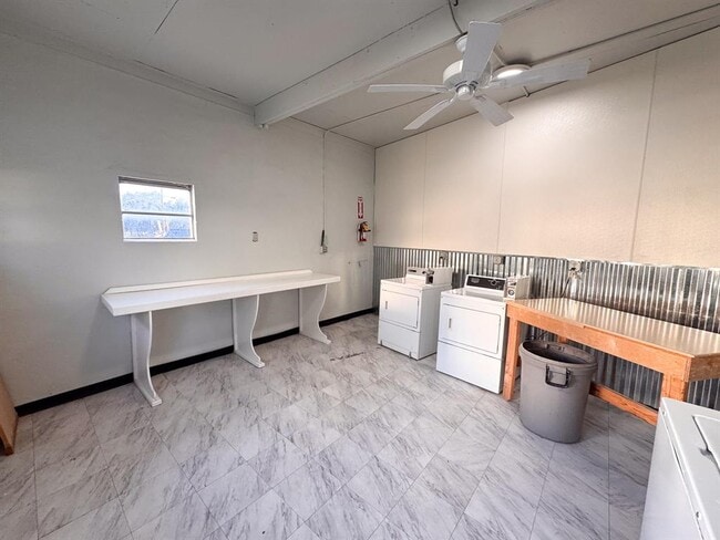 Building Photo - 1050 FM970