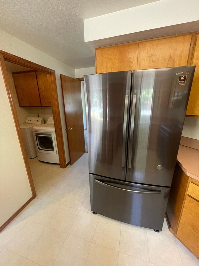 Building Photo - 3 Bedroom Home on Large Corner Lot!