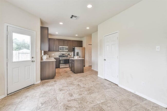 Building Photo - 18626 Each Elm Way
