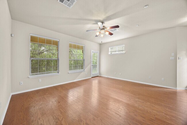 Building Photo - Updated Scofield Villas Condo with Garage & Private Yard