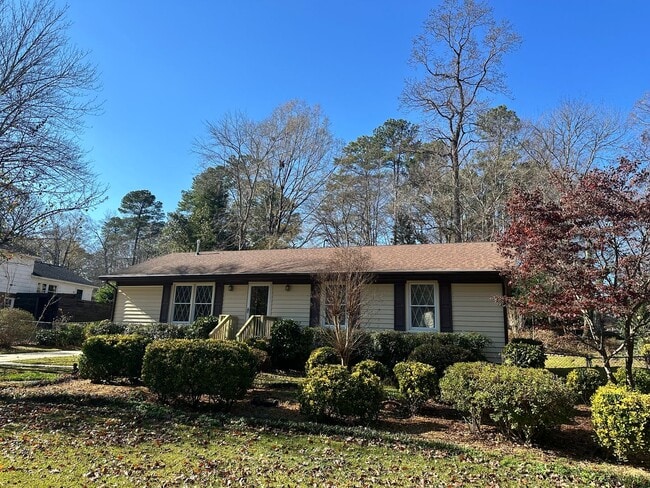 Building Photo - Adorable 3-Bedroom Home in the Heart of Cary with an Amazing Outdoor Space + Fenced Backyard!