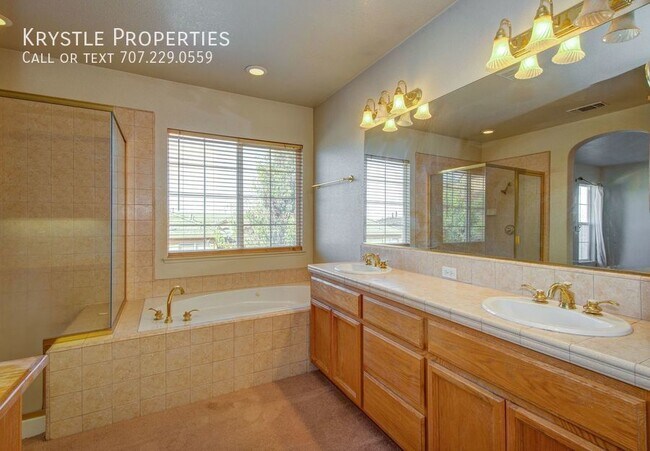 Building Photo - Spectacular property in Vallejo's Gated Ti...