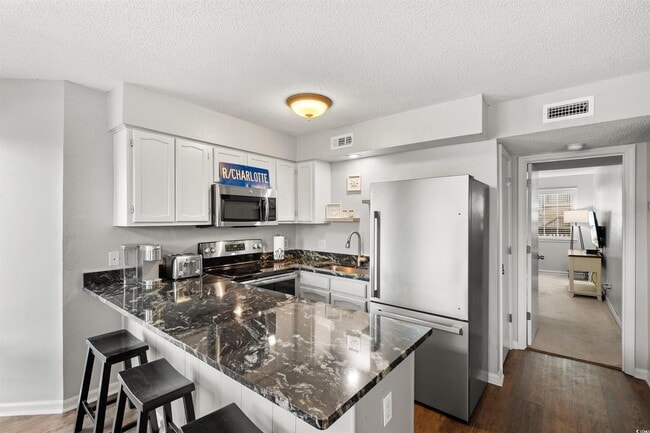 Building Photo - 1500 Cenith Dr