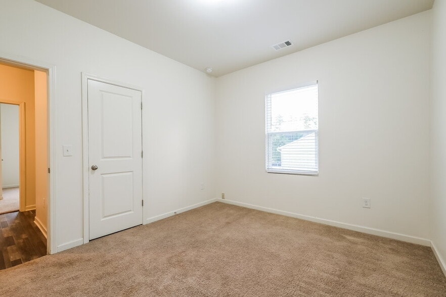 Building Photo - 7261 Lacey Dr
