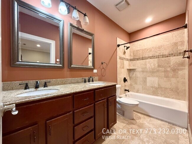 Building Photo - 5528 S Indiana Ave