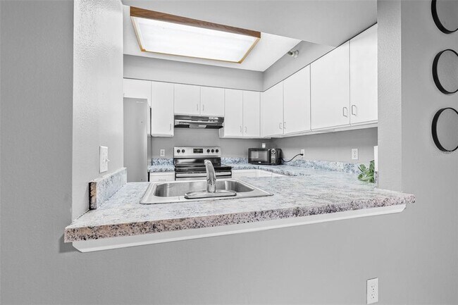 Building Photo - 2333 Feather Sound Dr