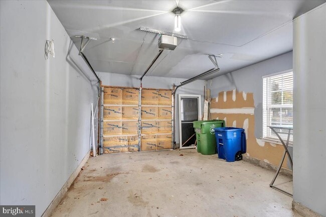 Building Photo - 5606 Riverfront Dr