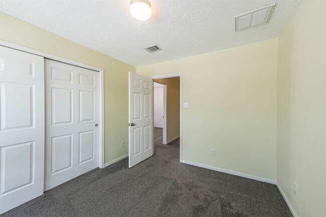 Building Photo - 14403 Little Willow Walk
