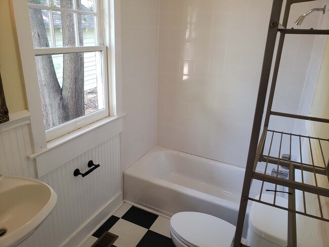 Building Photo - 129 Park Pl