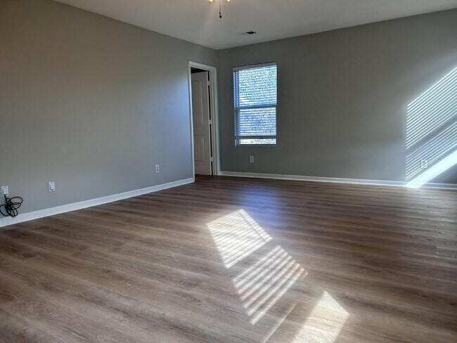 Building Photo - Coming soon!!! $500 off 1st month with 15 month lease!!! Magnificent 3 Bedroom in Madison