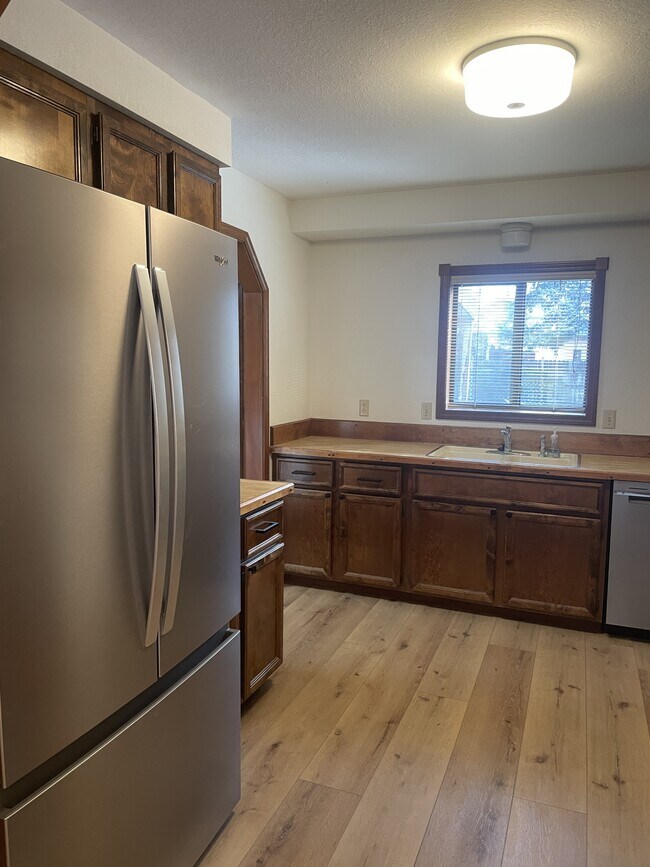 Building Photo - 3500 S Vintage Way