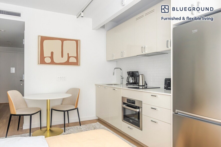 Building Photo - 266 W 96th St
