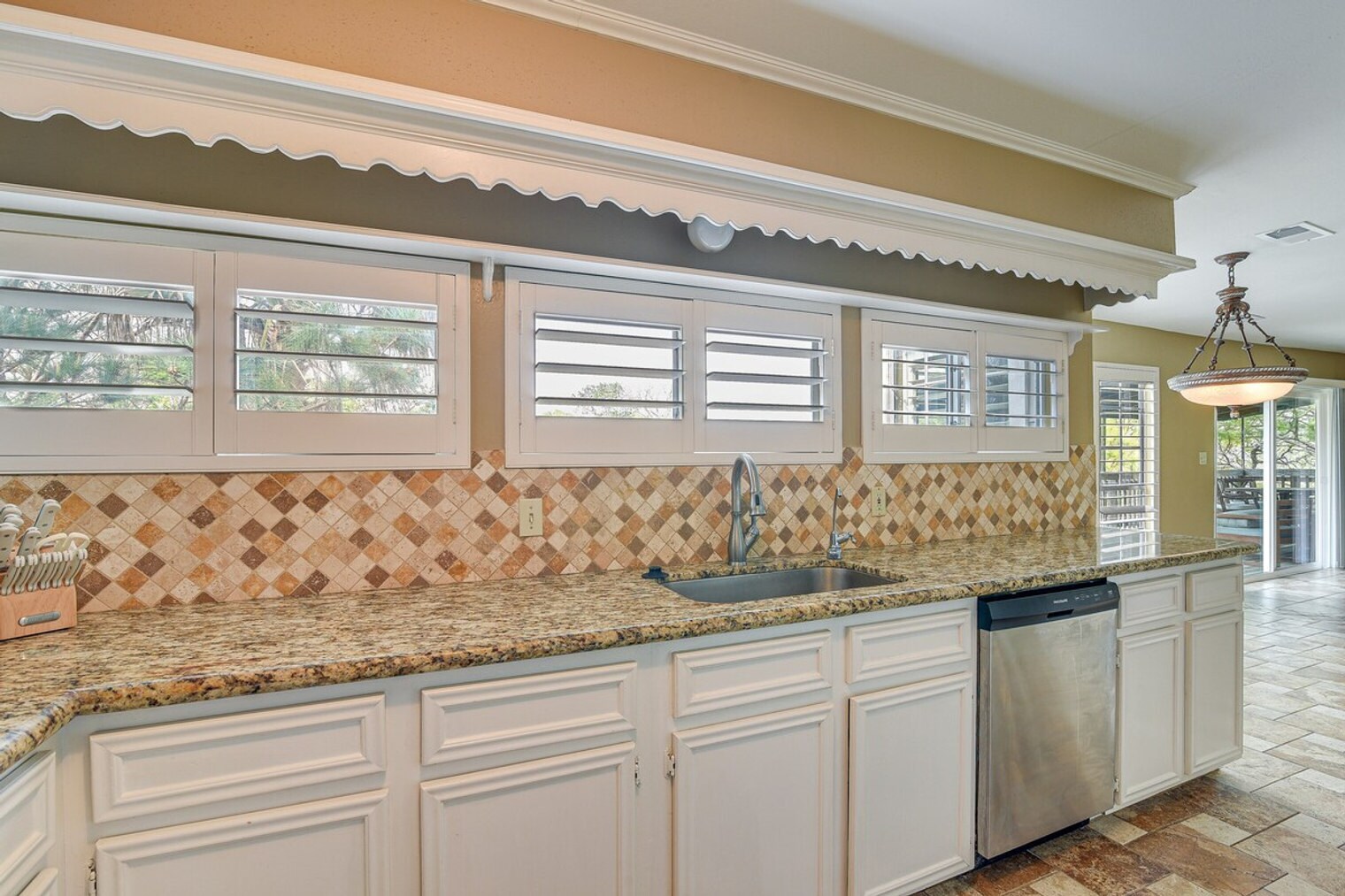 Building Photo - 18654 Martinique Dr