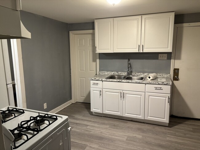 Building Photo - 72 Park St