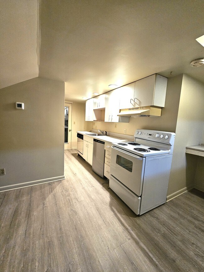 Building Photo - 7533 Carmen Ct