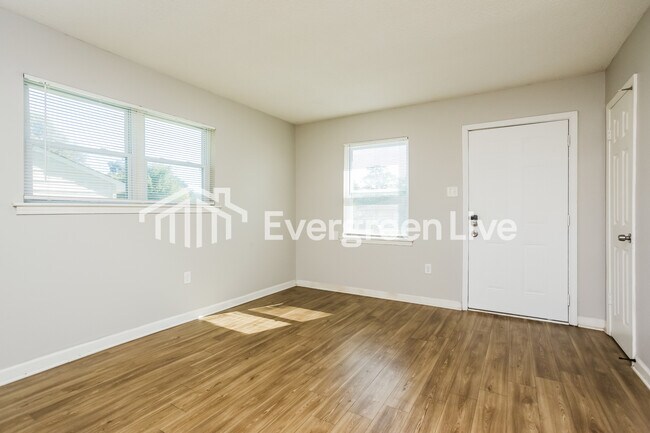 Building Photo - 4983 Appleville St