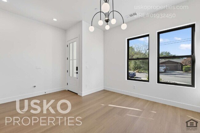 Building Photo - "Charming 2-Bedroom Retreat in Rocklin – Cozy 900 Sq Ft Home on Winding Lane!"