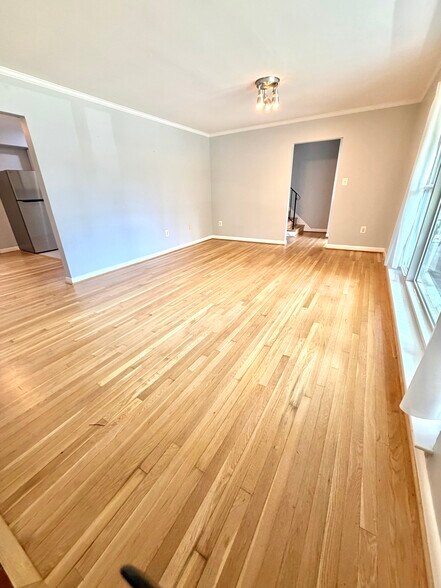 Building Photo - 5809 Greenlawn Dr