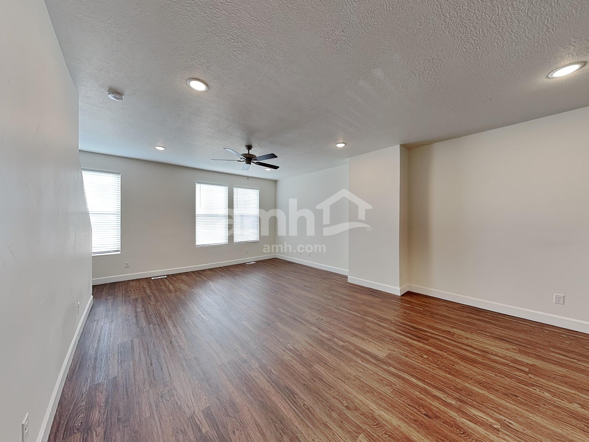 Building Photo - 6082 S Jordan Pkwy W