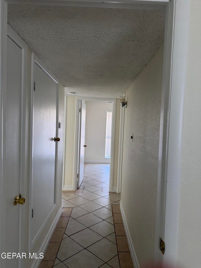 Building Photo - 8916 Leo St