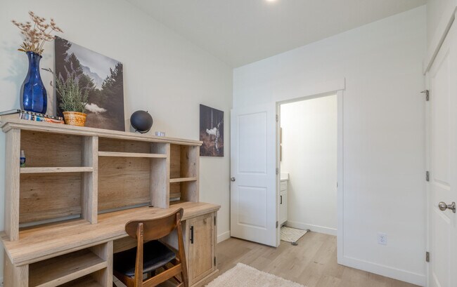 Building Photo - 408 S 680 E
