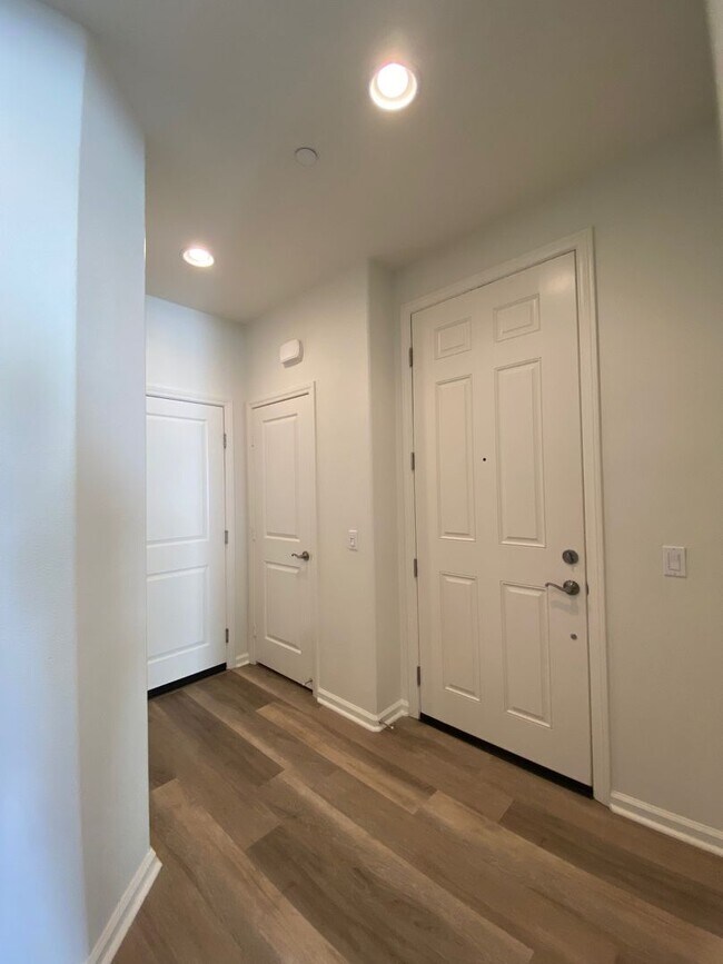 Building Photo - Executive and Upgraded 3-Bedroom Townhome in South Temecula!