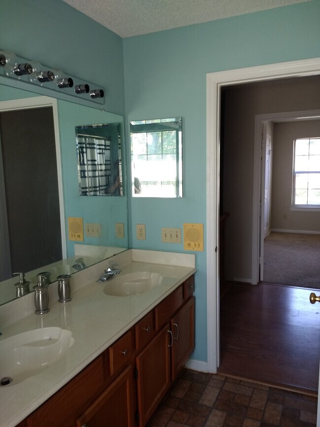 Building Photo - 2361 Shirecreek Cir