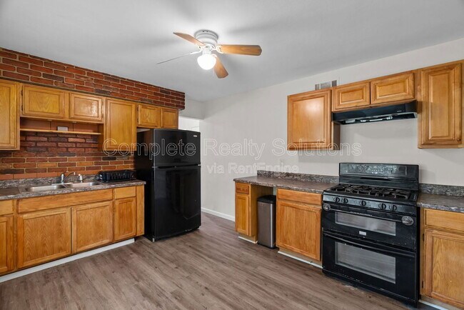 Building Photo - 9724 Dennis Dr