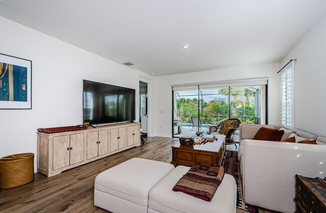 Building Photo - Beautiful Pool home in Starkey Ranch