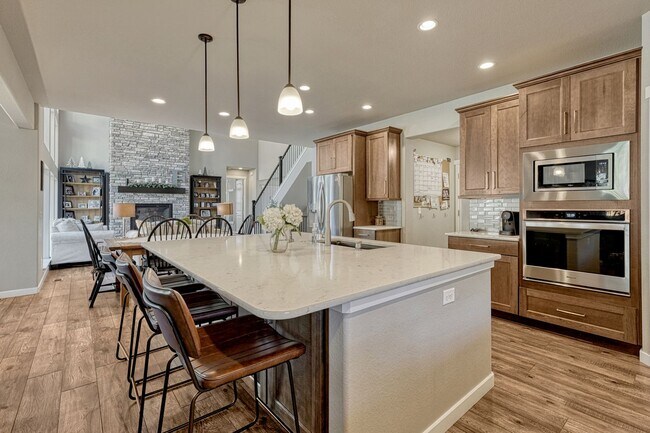 Building Photo - LUXIOUROUS 6 BED/6 BATH HOME IN SANCTUARY ...