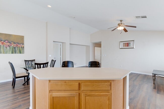 Building Photo - CHARMING 2 BEDROOM HOME IN GATED COMMUNITY...