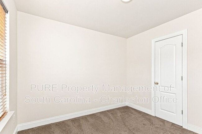 Building Photo - 229 Equinox Cir