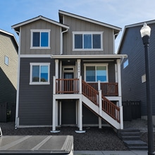 Building Photo - 2444 Seringa Ave