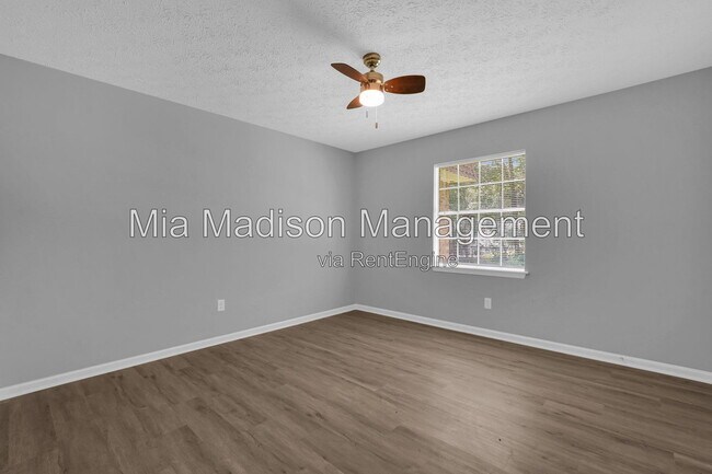 Building Photo - 111 E Mell St
