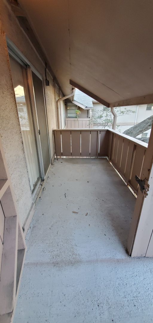 Building Photo - 10574 High Hollows Dr