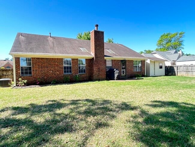 Building Photo - 6688 Laurel Valley Dr