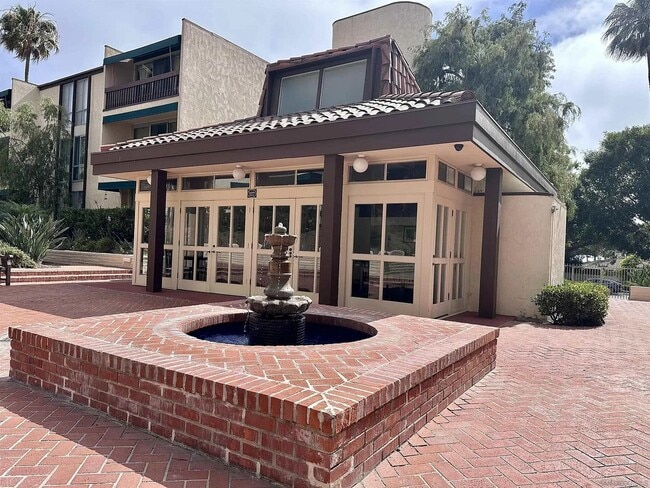 Building Photo - 6455 La Jolla Blvd