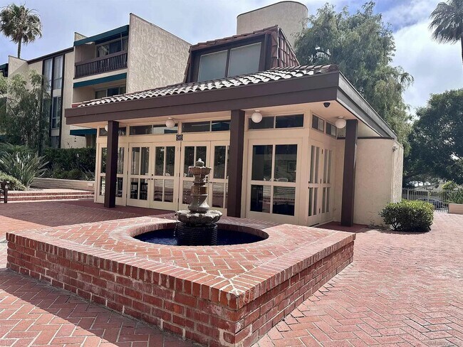 Building Photo - JUST BLOCKS TO THE BEAUTIFUL WIND AND SEA BEACHES!