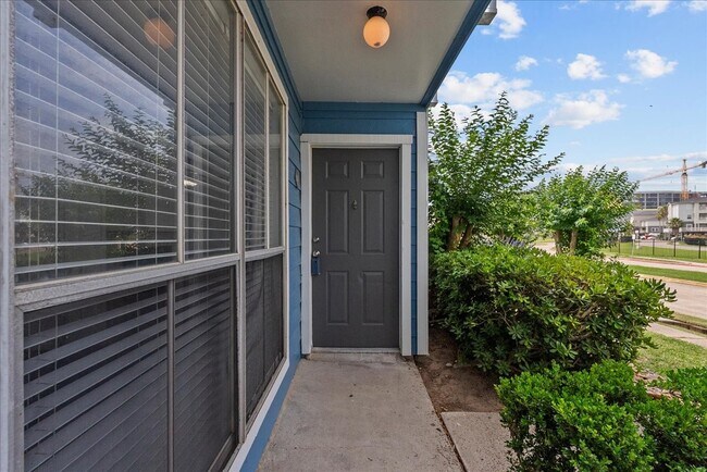 Building Photo - 3506 Cove View Blvd
