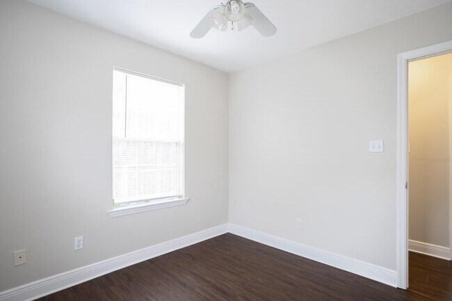 Building Photo - 3569 Chatelaine Dr