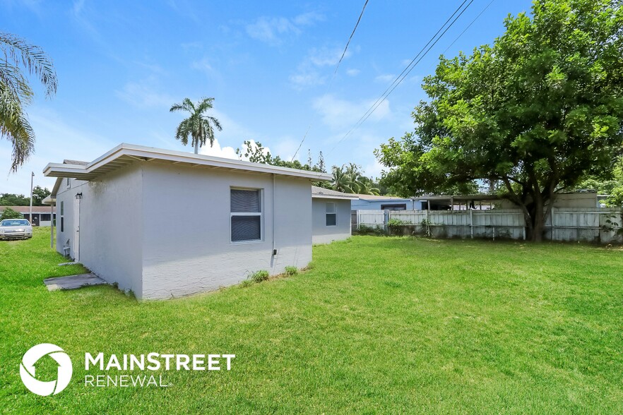 Building Photo - 4386 Pine St