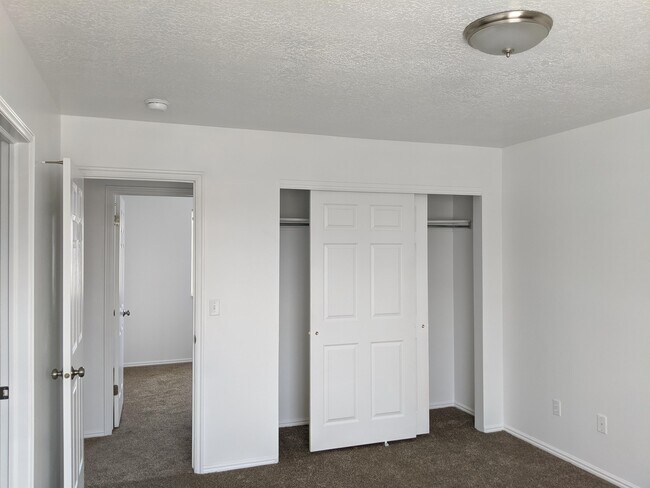 Building Photo - 435 N Kersh Dr W